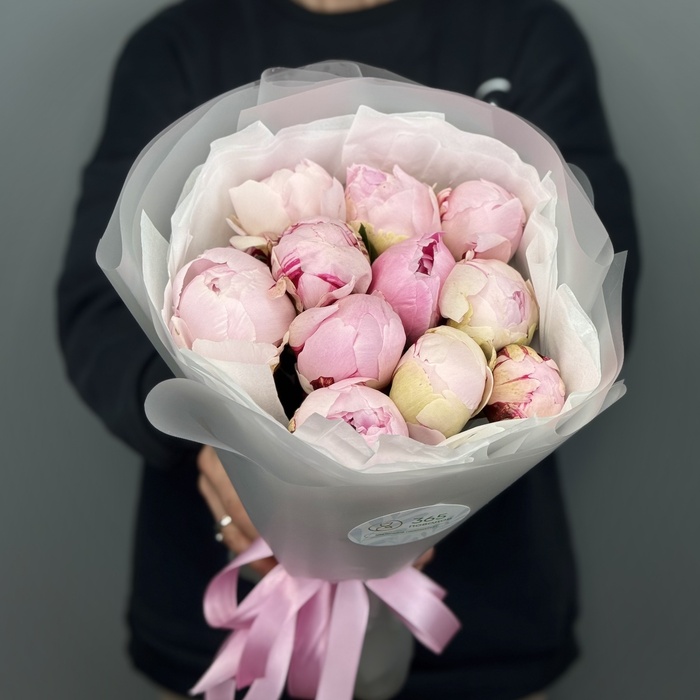 Букет из 11 пионов Сара