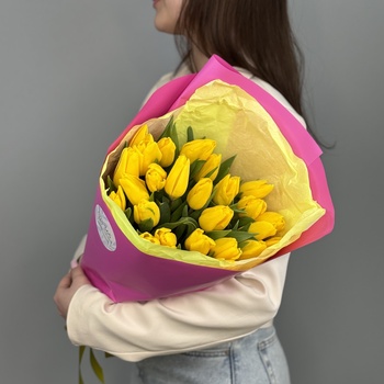 Букет из 31 желтых тюльпанов