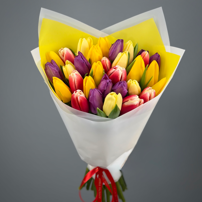 Букет из 31 тюльпанов яркий микс