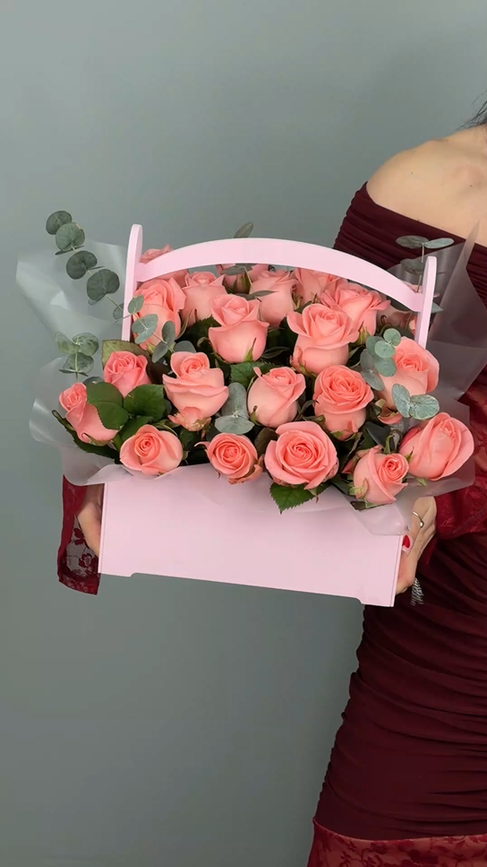 Цветы в ящике Сердце в лепестках