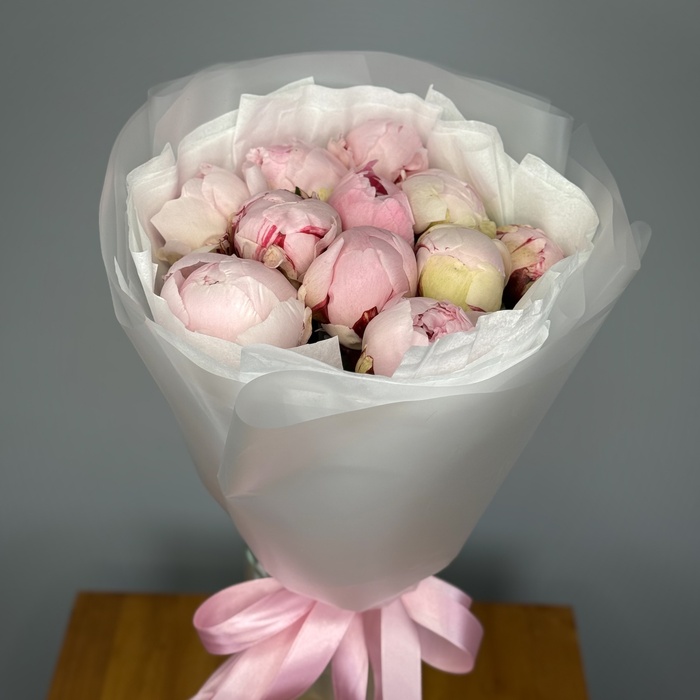 Букет из 11 пионов Сара