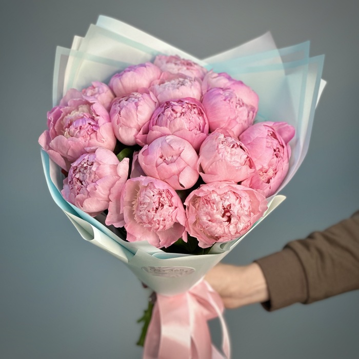 Букет из 15 розовых пионов