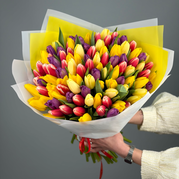Букет из 101 тюльпанов яркий микс