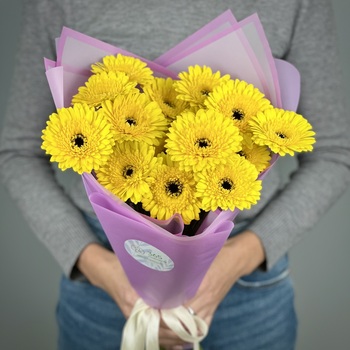 Букет из 15 желтых гербер