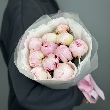 Букет из 11 пионов Сара