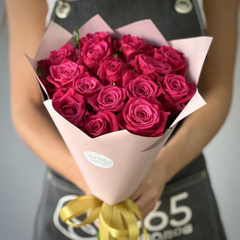 Букет из 15 малиновой розы 50 см