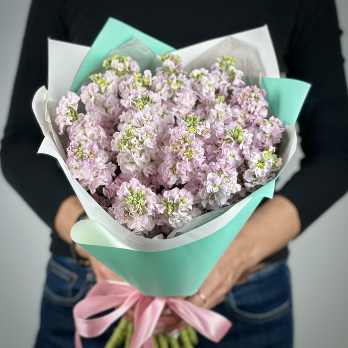 Букет из 21 розовых маттиол