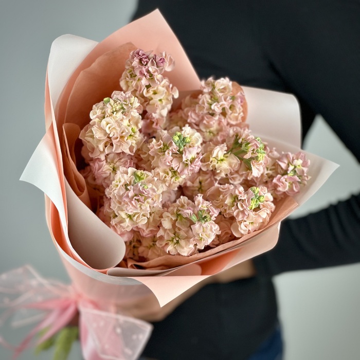 Букет из 9 персиковых маттиол