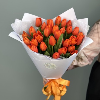 Букет из 31 оранжевых тюльпанов