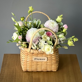 Цветы в корзине Глория