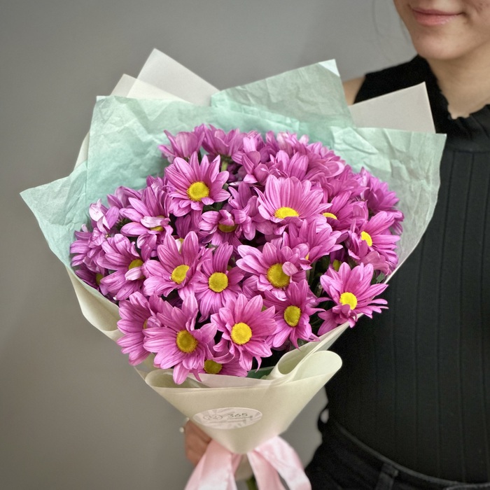 Букет из 7 сиреневых кустовых ромашковых хризантем