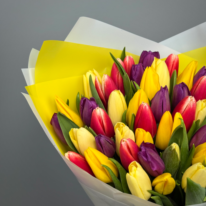Букет из 51 тюльпанов яркий микс