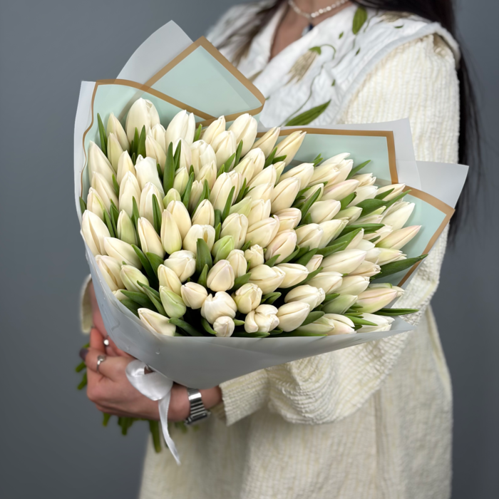 Букет из 101 белых тюльпанов